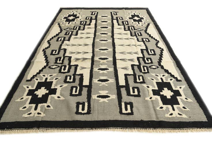 Detail image of 7' 8 x 11' 1 Hand Knotted Darya Wool Rug
