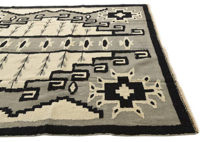 Detail image of 7' 8 x 11' 1 Hand Knotted Darya Wool Rug