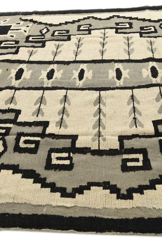 Detail image of 7' 8 x 11' 1 Hand Knotted Darya Wool Rug