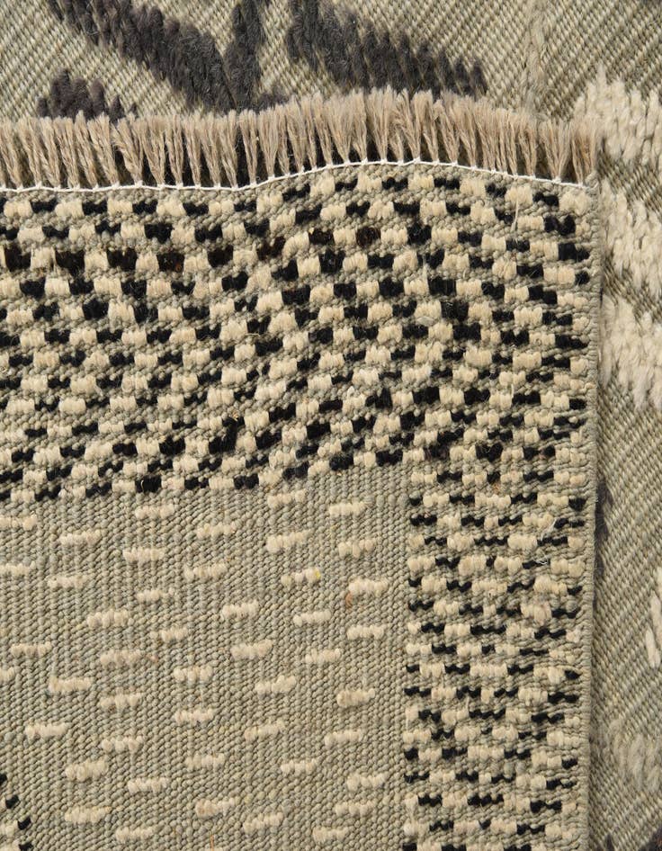 Detail image of 8' 9 x 12' 3  Hand Knotted Darya Wool Rug