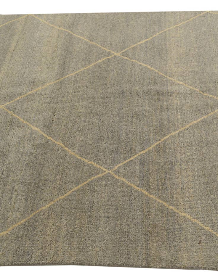 Detail image of 4' 7 x 6' 8  Hand Knotted Darya Wool Rug