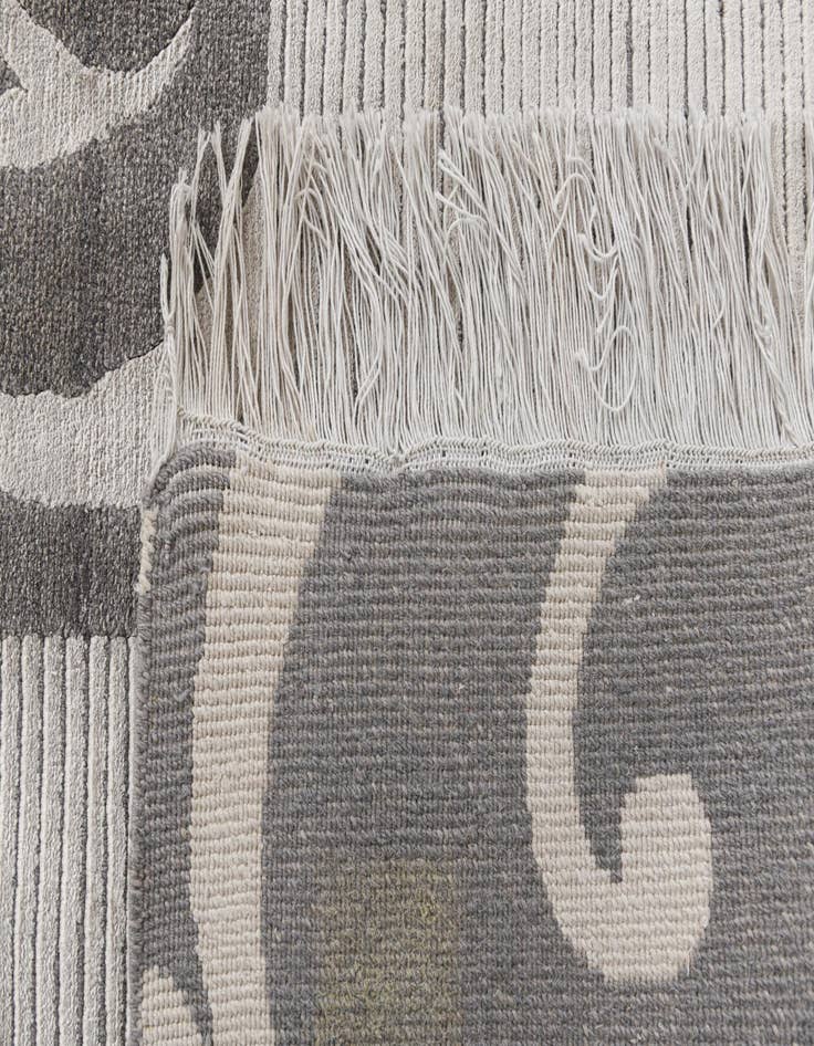 Detail image of 6' 9 x 10'  Hand Knotted Darya Wool Rug