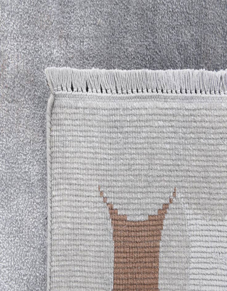 Detail image of 5' 6 x 8'  Hand Knotted Darya Wool Rug