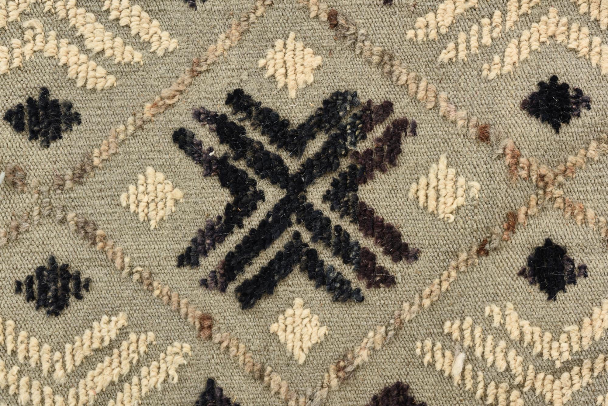 7' 6 x 10' 7 Hand Knotted Darya Wool Rug