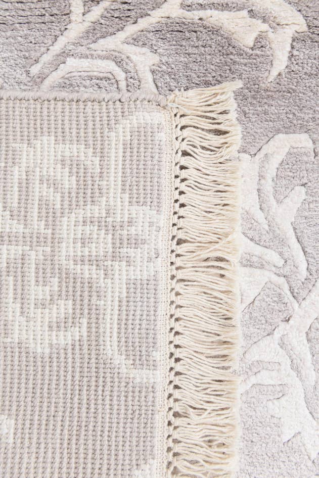 Detail image of 2' 7 x 4' 11 Hand Knotted Darya Wool Rug