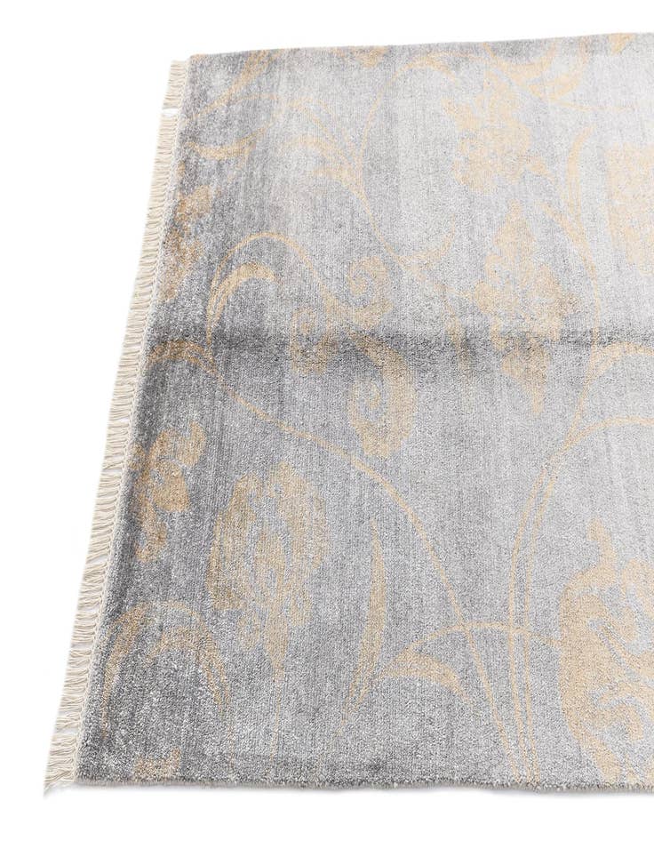 Detail image of 4' 3 x 6' 4 Darya Rug