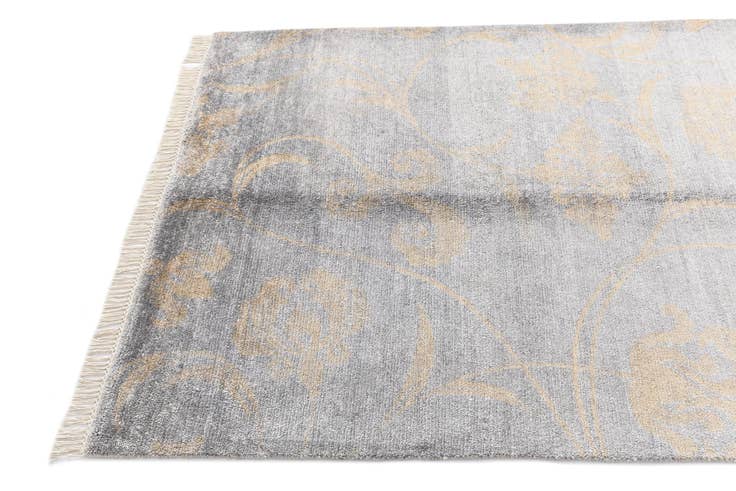Detail image of 4' 3 x 6' 4 Darya Rug