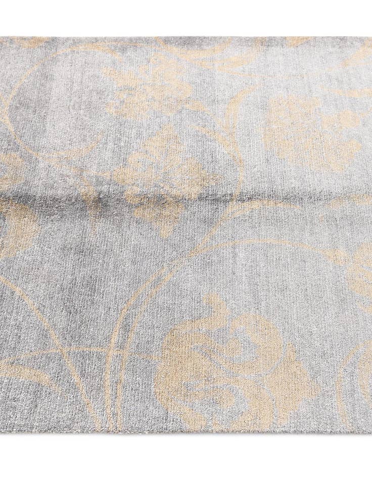 Detail image of 4' 3 x 6' 4 Darya Rug