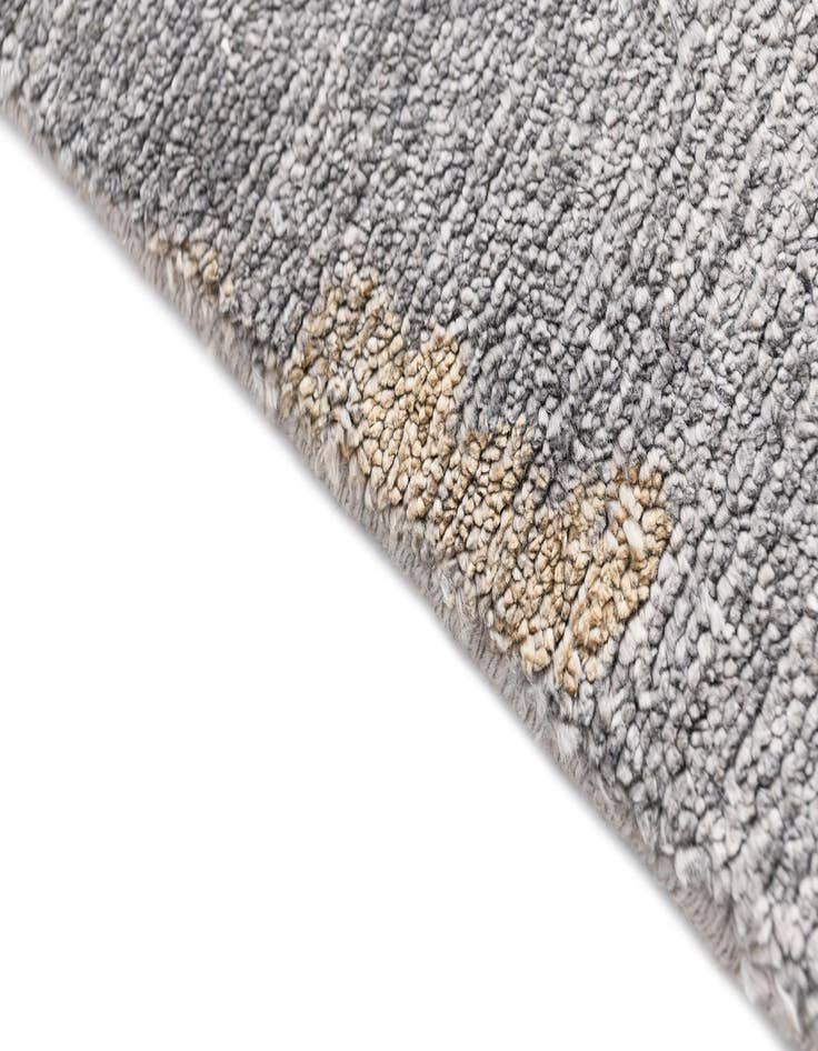 Detail image of 4' 3 x 6' 4 Darya Rug