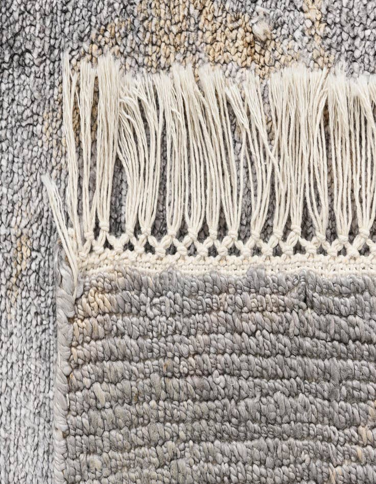 Detail image of 4' 3 x 6' 4 Darya Rug