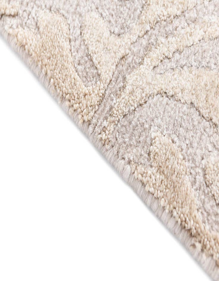 Detail image of 4' 3 x 6' 3 Darya Rug
