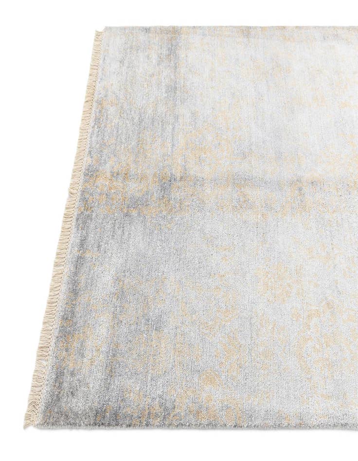 Detail image of 4' 3 x 6' 4 Darya Rug