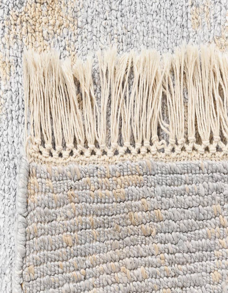 Detail image of 4' 3 x 6' 4 Darya Rug