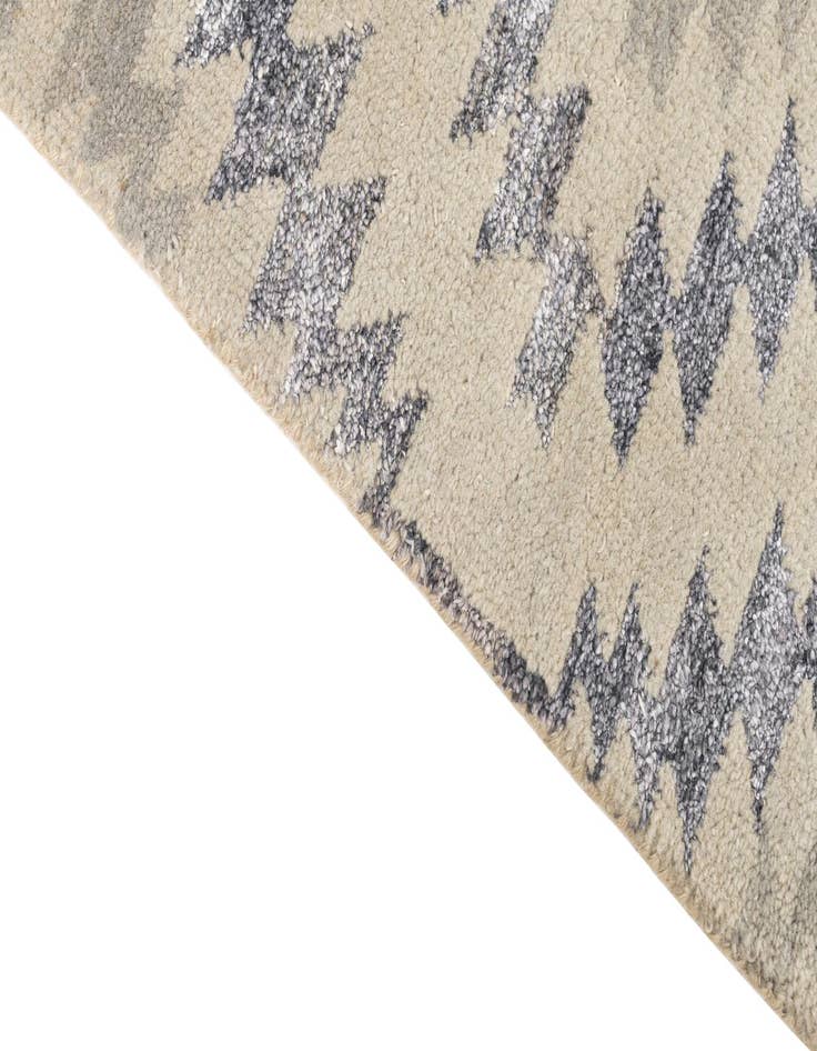 Detail image of 5' x 7' 8  Hand Knotted Darya Rug