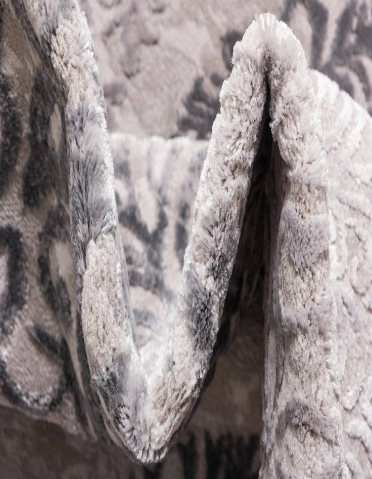 Detail image of 8' x 10' Derbyshire Rug