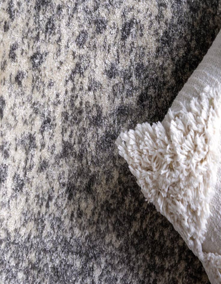 Detail image of 10' x 14' Dover Rug