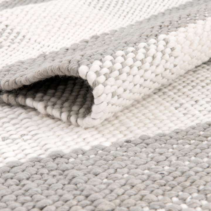 6' x 9' Easy-Clean Eco Plaid Washable Indoor / Outdoor Rug