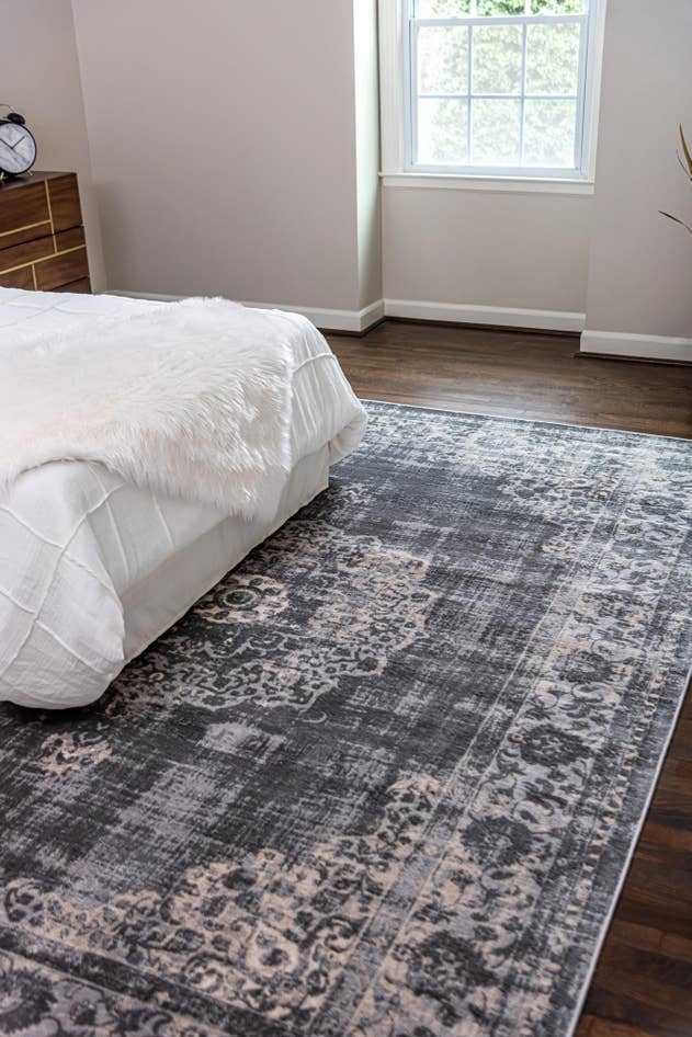 Detail image of 7' 10 x 11' Estate Rug