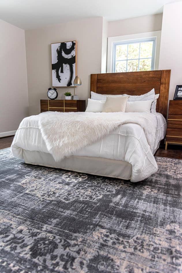 Detail image of 7' 10 x 11' Estate Rug