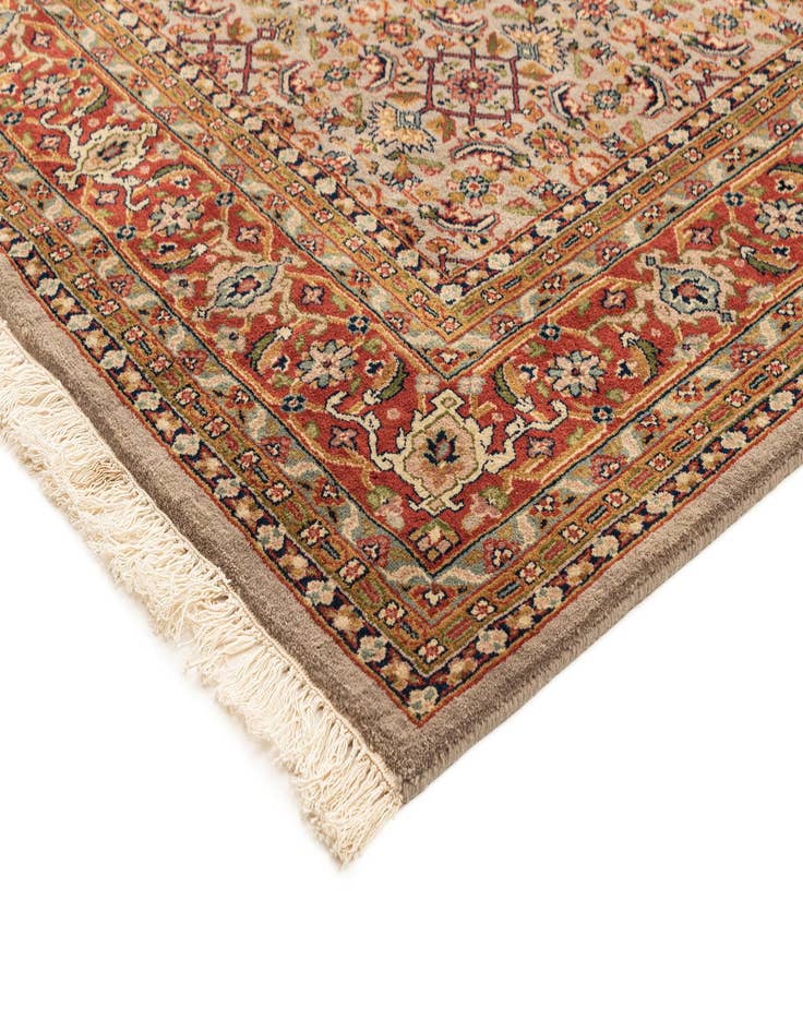 Detail image of 6' 5 x 9' 10 Hand Knotted Farahan Wool Rug