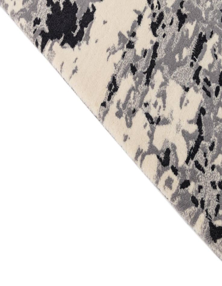 Detail image of 5' 2 x 8' 3 Hand Tufted Wool Rug