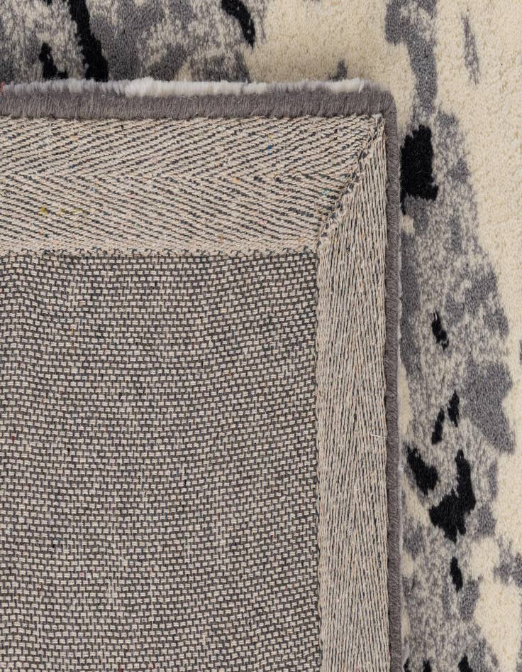 Detail image of 5' 2 x 8' 3 Hand Tufted Wool Rug