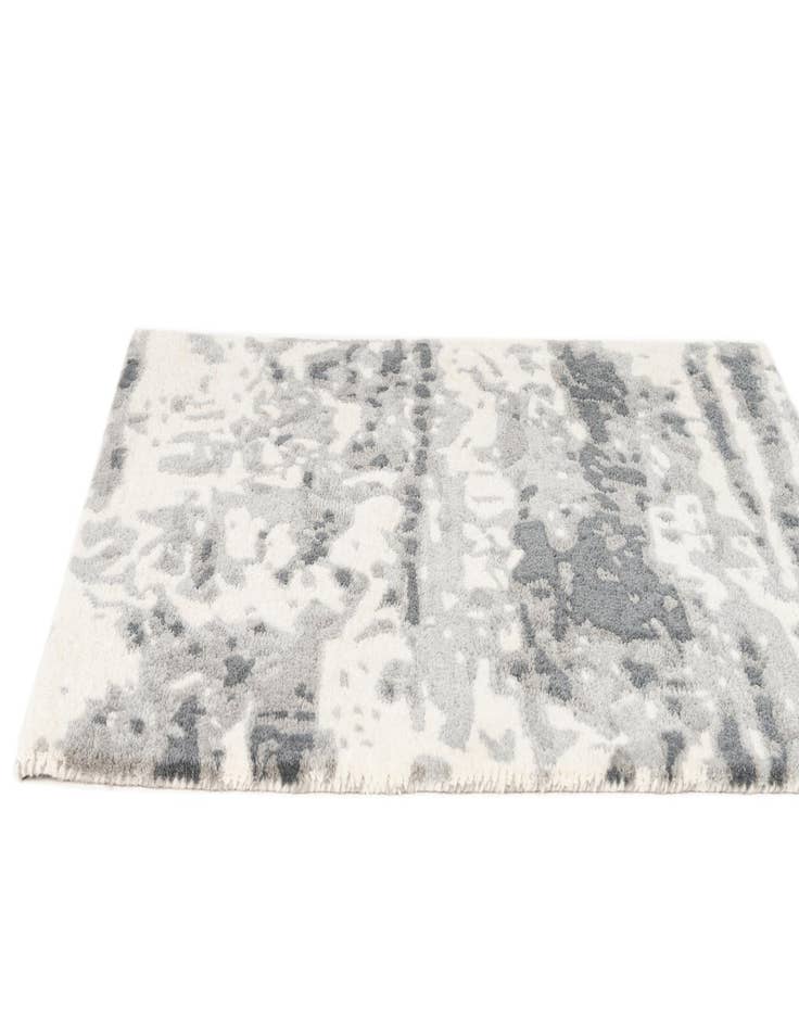 Detail image of 2' 1 x 3' 1 Hand Tufted Wool Rug