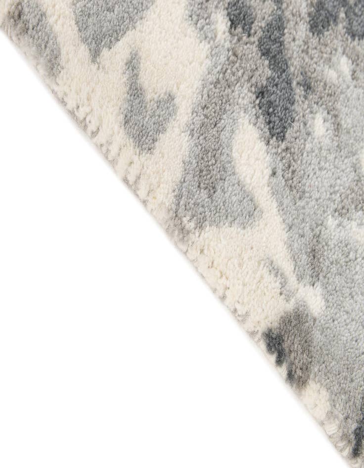 Detail image of 2' 1 x 3' 1 Hand Tufted Wool Rug