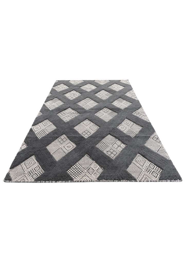 5' 2 x 8' Hand Woven Hand Woven Rug