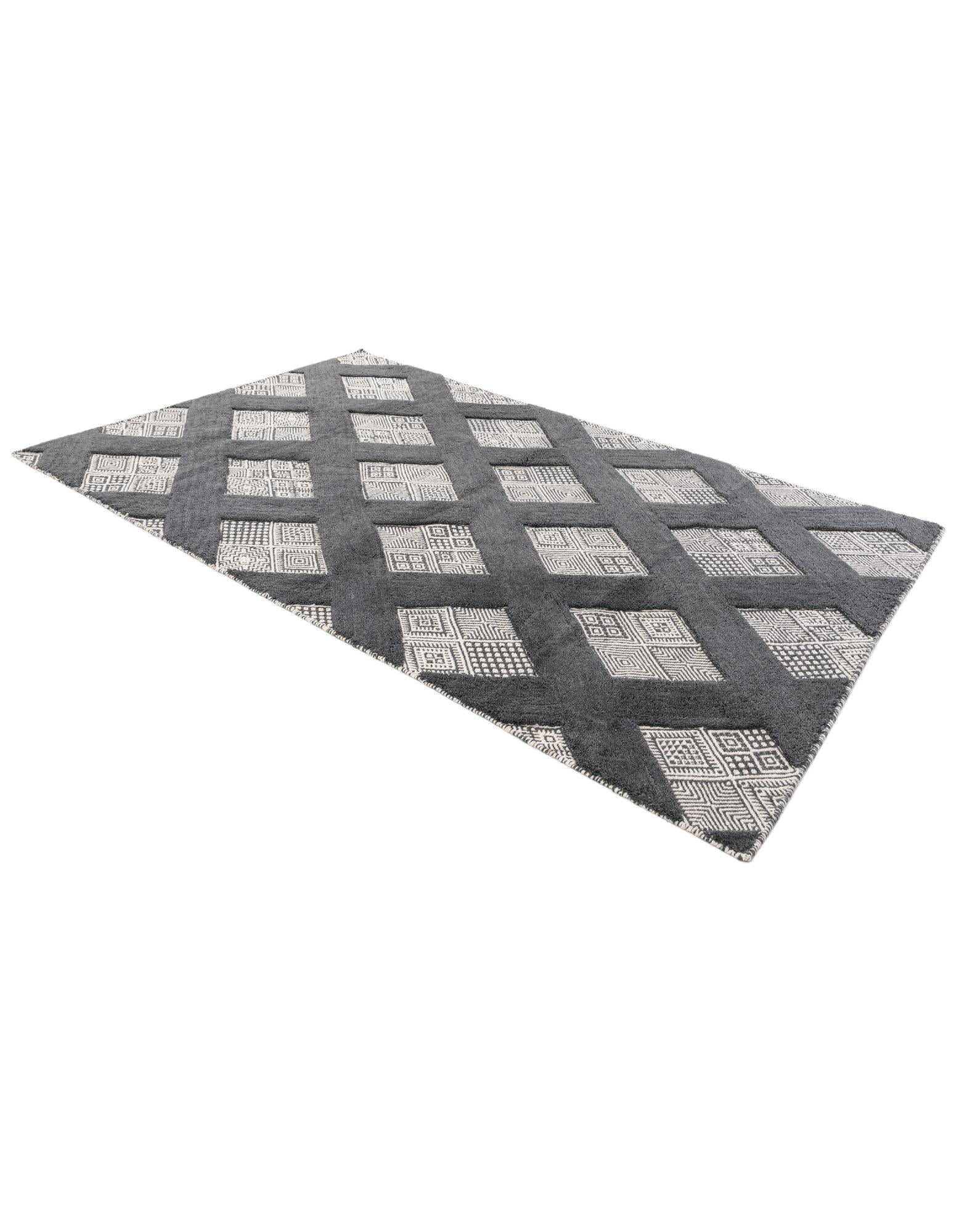 5' 2 x 8' Hand Woven Hand Woven Rug