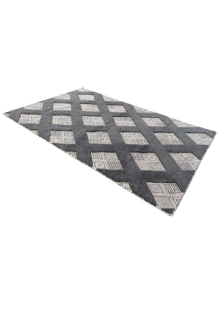 5' 2 x 8' Hand Woven Hand Woven Rug