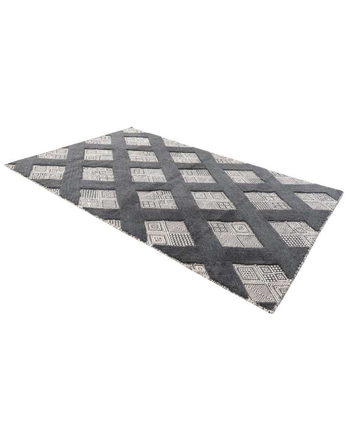 5' 2 x 8' Hand Woven Hand Woven Rug