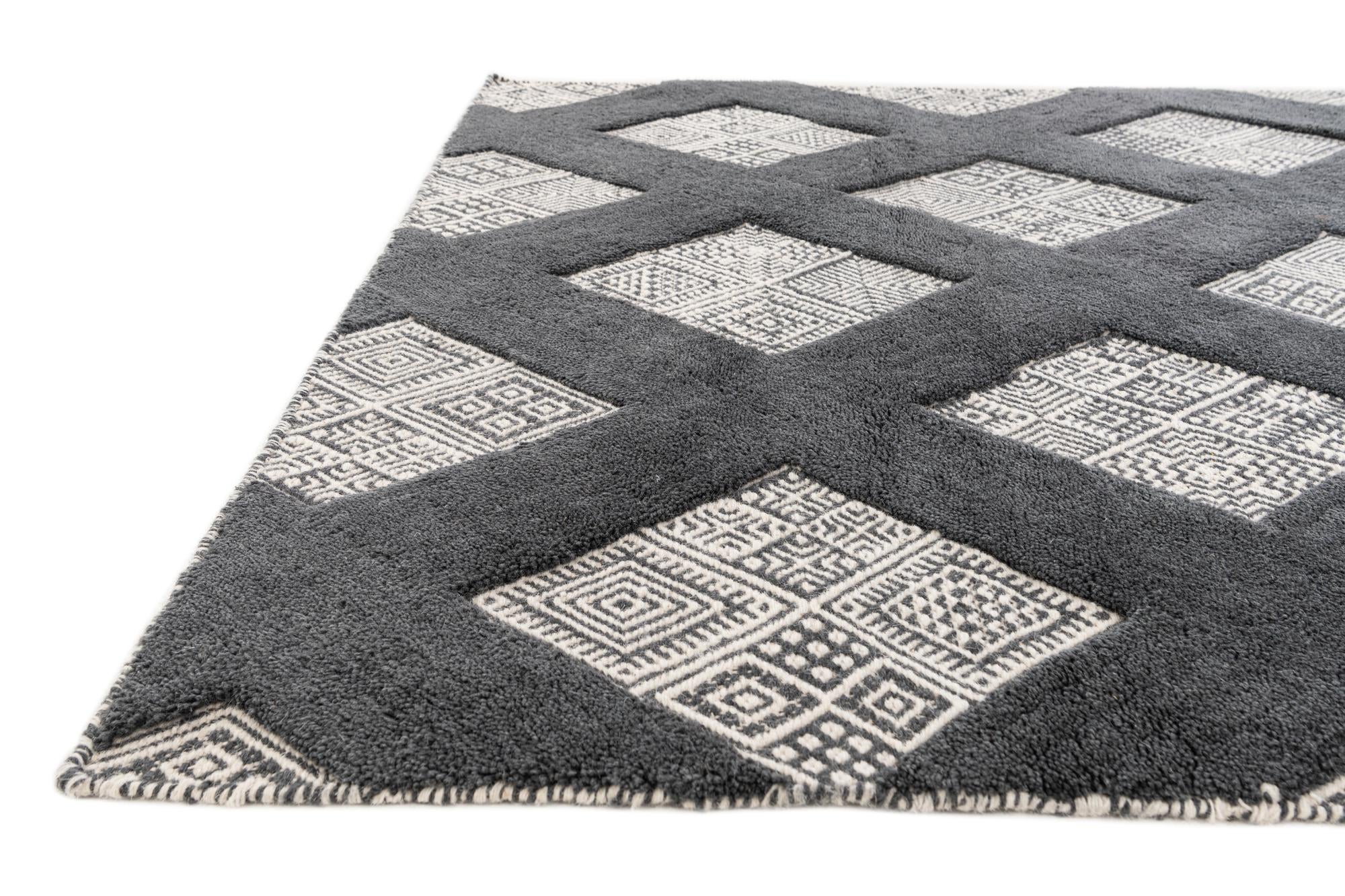 5' 2 x 8' Hand Woven Hand Woven Rug