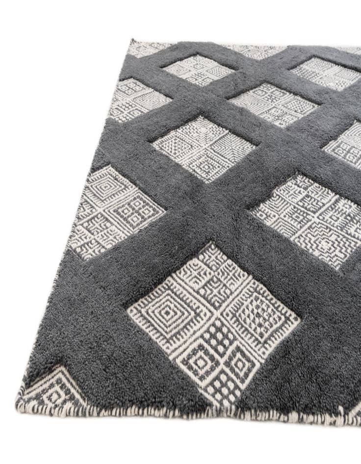 Detail image of 5' 2 x 8' Hand Woven Hand Woven Rug
