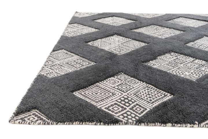 5' 2 x 8' Hand Woven Hand Woven Rug