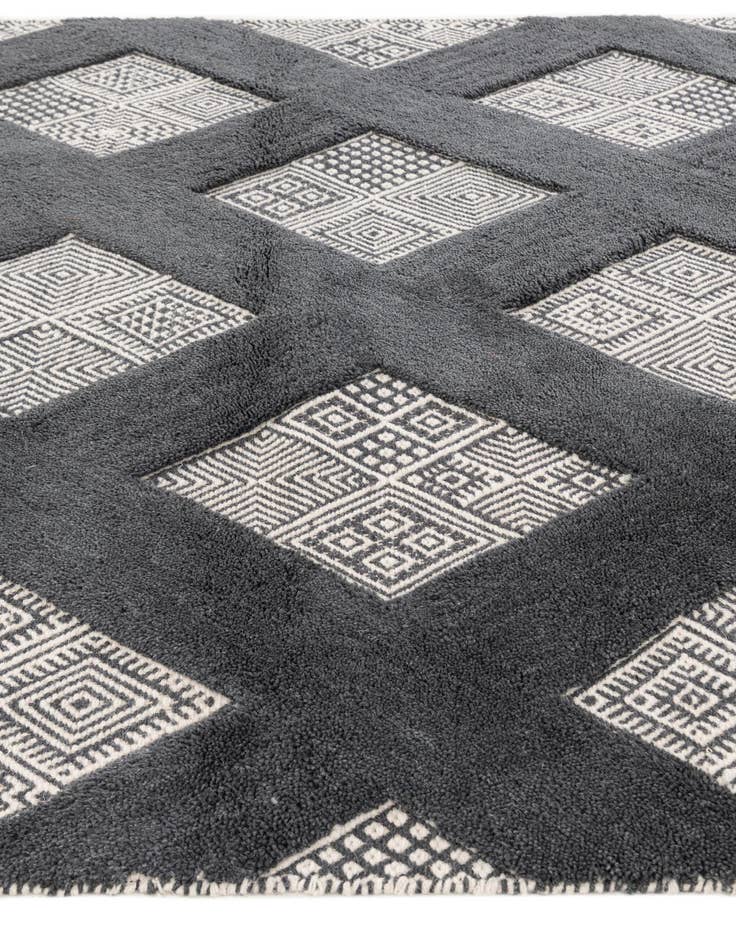 Detail image of 5' 2 x 8' Hand Woven Hand Woven Rug