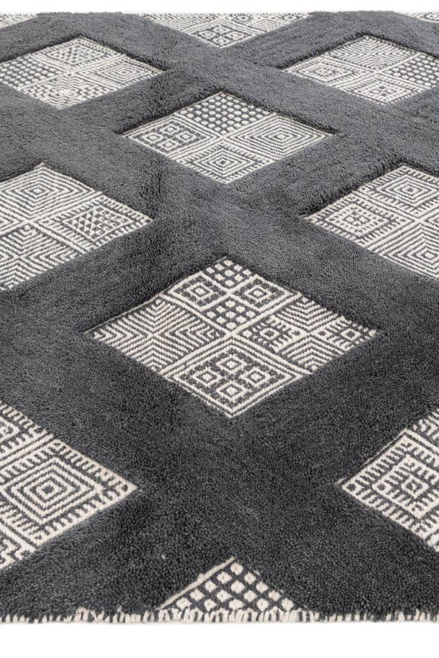 Detail image of 5' 2 x 8' Hand Woven Hand Woven Rug