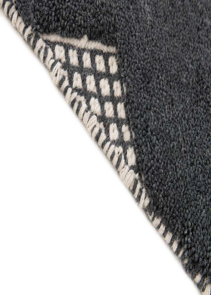 5' 2 x 8' Hand Woven Hand Woven Rug