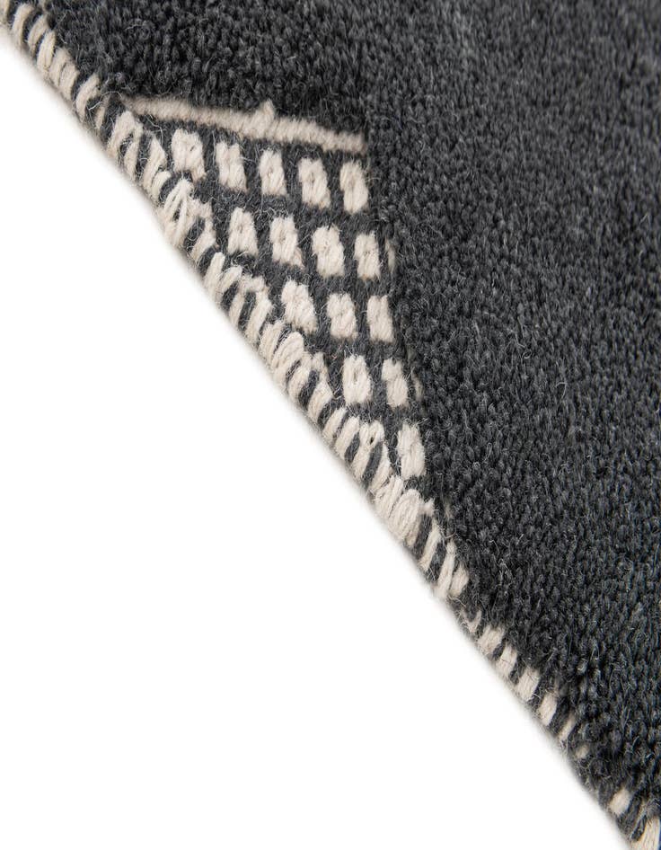 Detail image of 5' 2 x 8' Hand Woven Hand Woven Rug