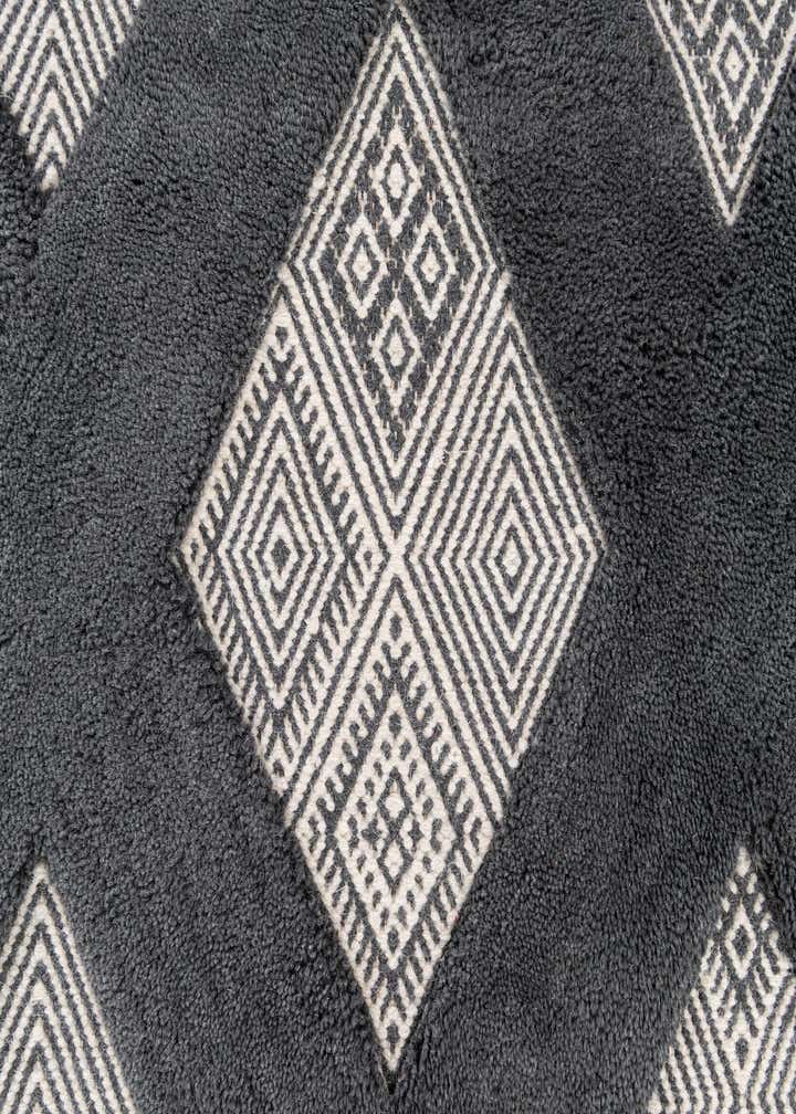 5' 2 x 8' Hand Woven Hand Woven Rug