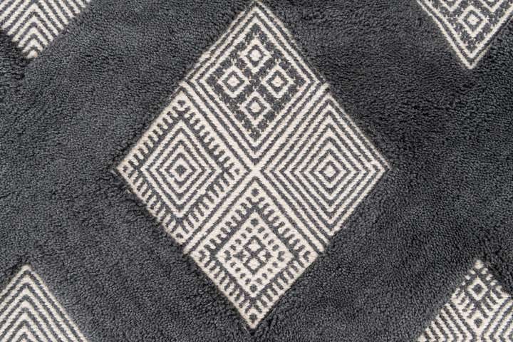 5' 2 x 8' Hand Woven Hand Woven Rug