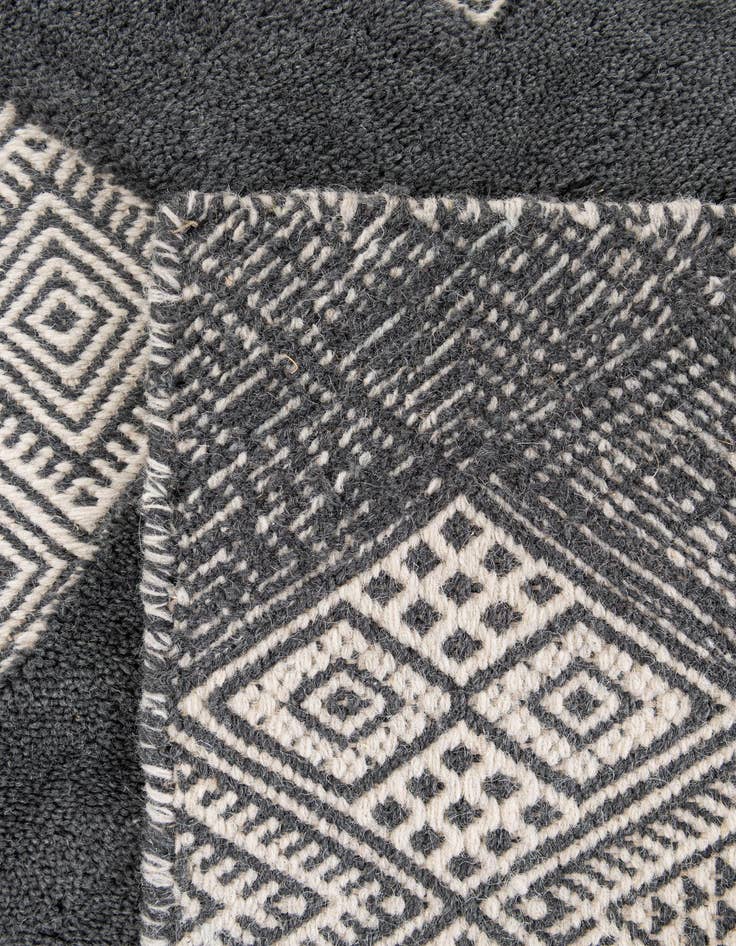 Detail image of 5' 2 x 8'  Hand Woven Hand Woven Rug