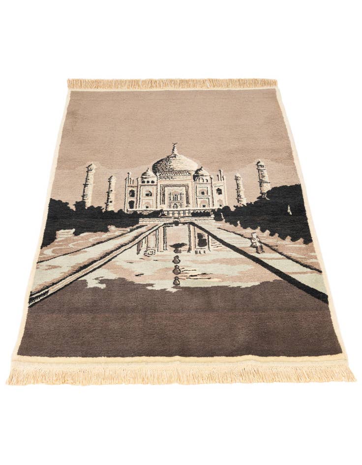 Detail image of 4' 6 x 6' 6 Isfahan Design Wool Rug