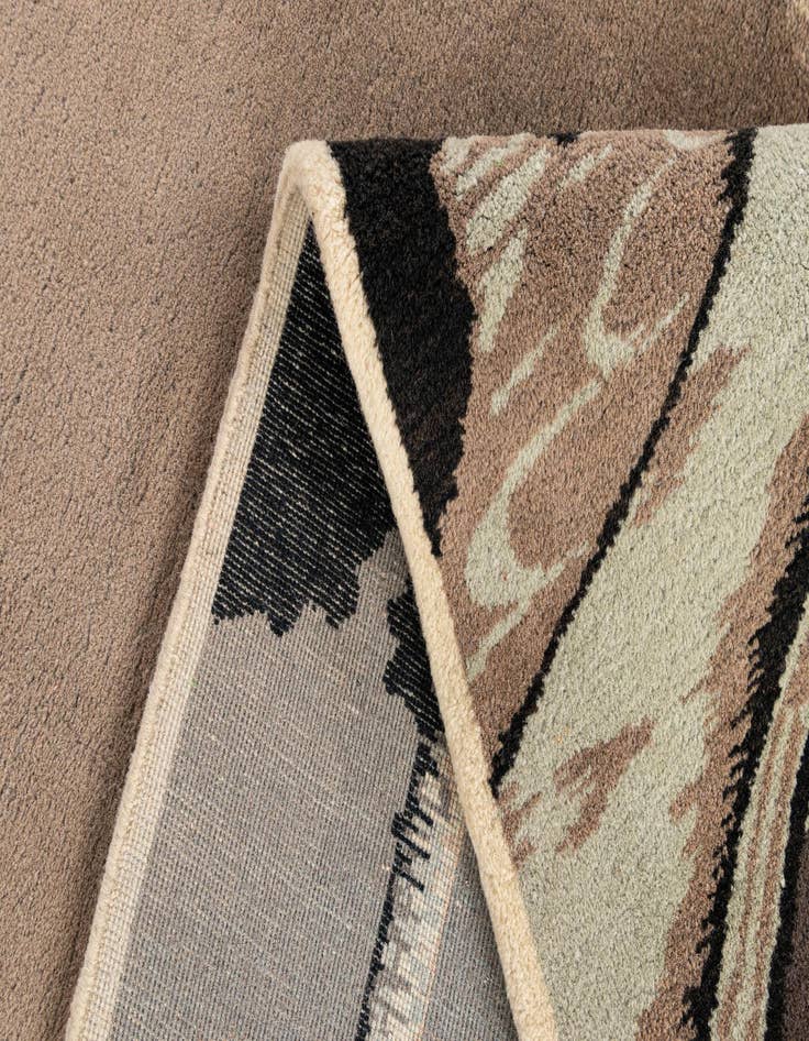 Detail image of 4' 6 x 6' 6 Isfahan Design Wool Rug