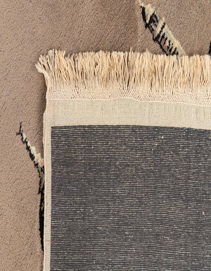 Detail image of 4' 6 x 6' 6 Isfahan Design Wool Rug