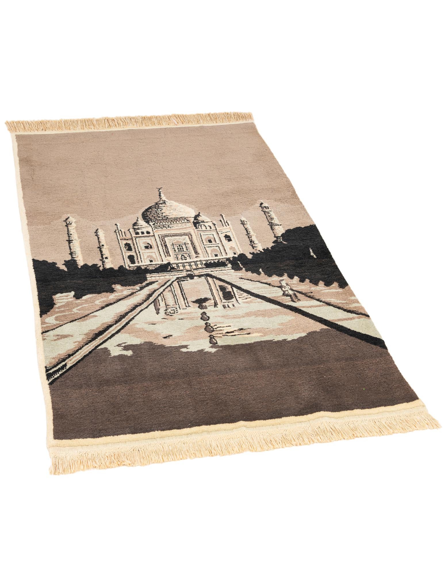 4' 6 x 6' 6 Isfahan Design Wool Rug