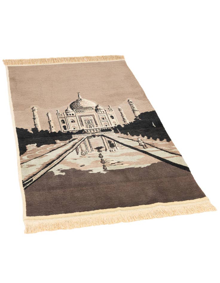 Detail image of 4' 6 x 6' 6 Isfahan Design Wool Rug