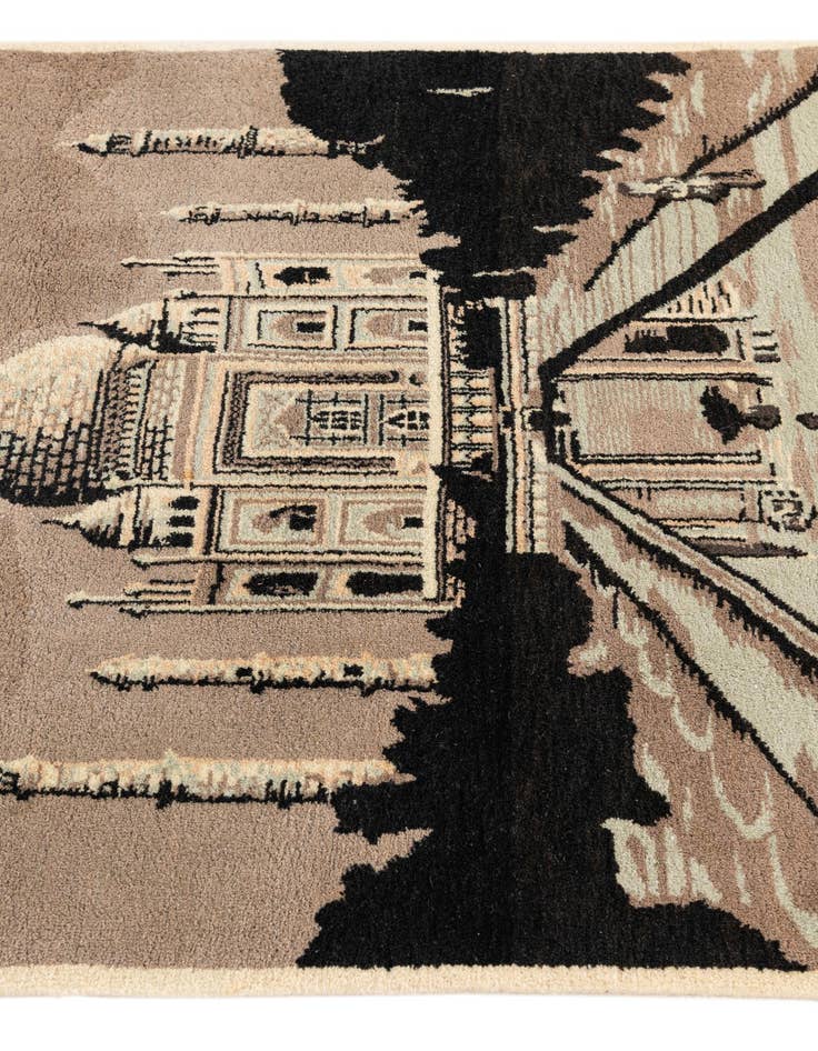 Detail image of 4' 6 x 6' 6 Isfahan Design Wool Rug