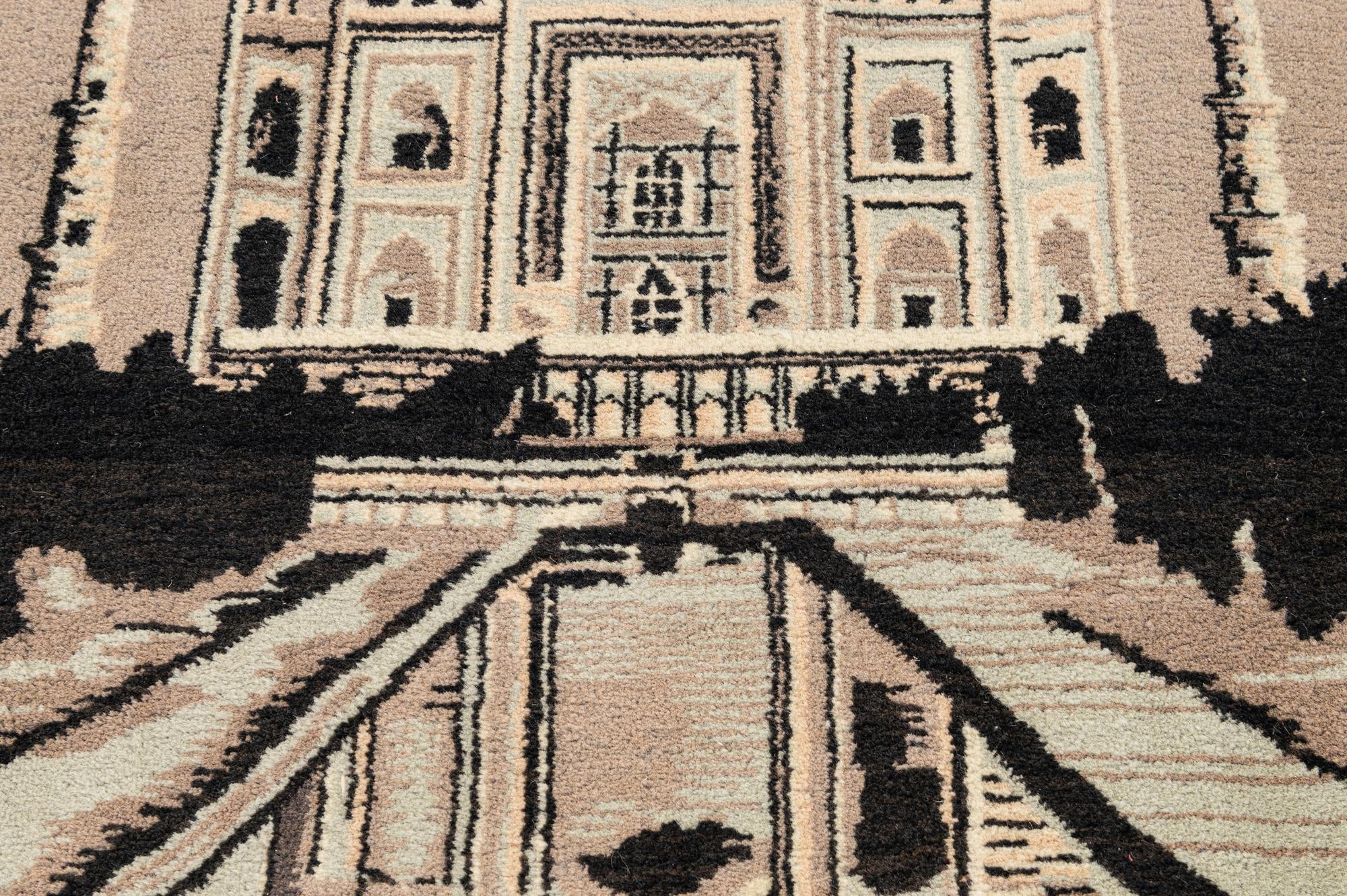 4' 6 x 6' 6 Isfahan Design Wool Rug
