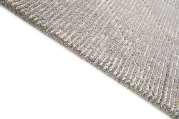 2' x 3' Hand Woven Jill Zarin English Manor Wool Rug